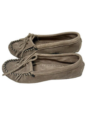 Minnetonka Women's Kilty Hardsole Moccasin Size 7